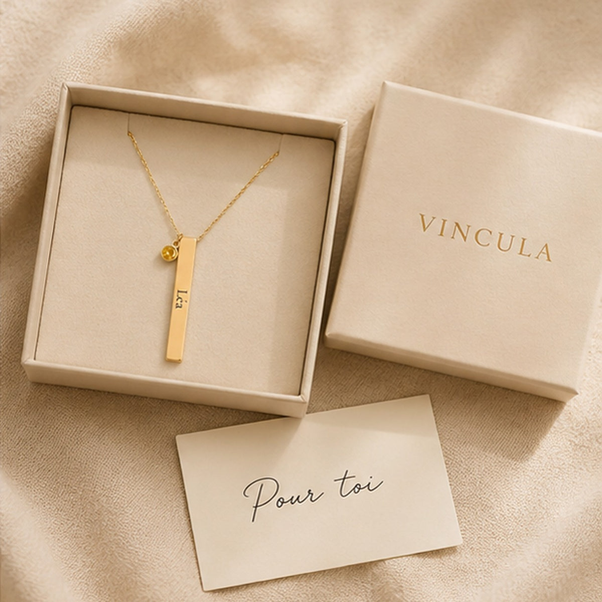 Collier Linea dans son écrin cadeau Vincula avec carte