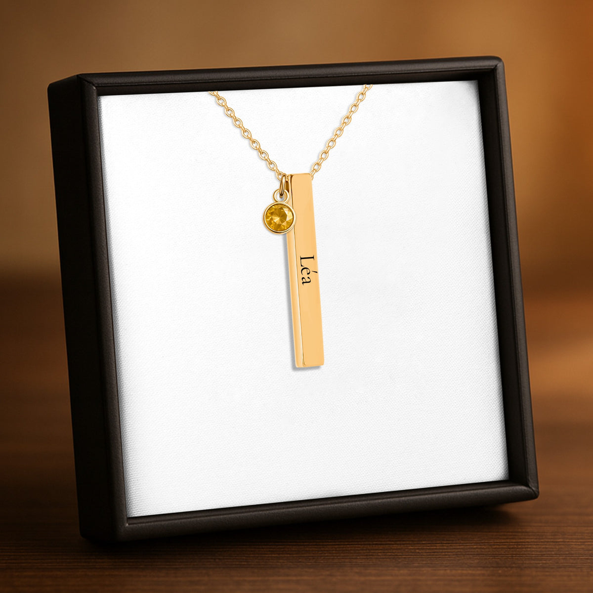 Collier Linea gravé dans son écrin cadeau